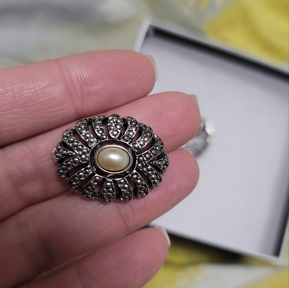 Cute Classic Earrings - Picture 5 of 9